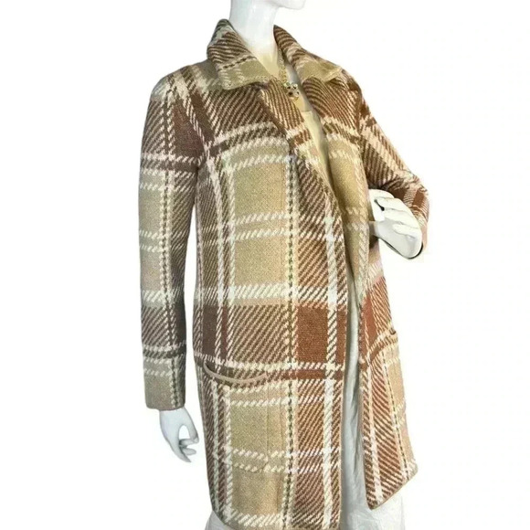 Absolutely Famous - Picture 2 of 16